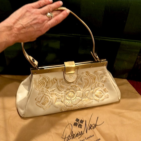 Patricia Nash Leather ladies hand bag. - Picture 3 of 6